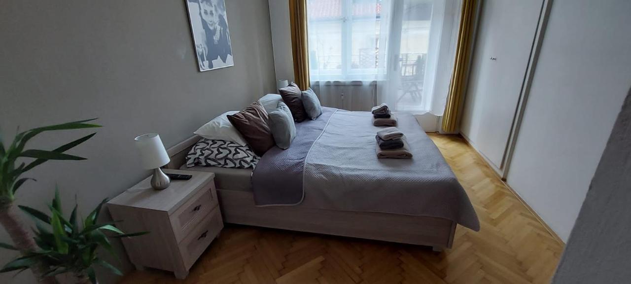 Apartamento Anenska By Charles Bridge 2 Praga Exterior foto